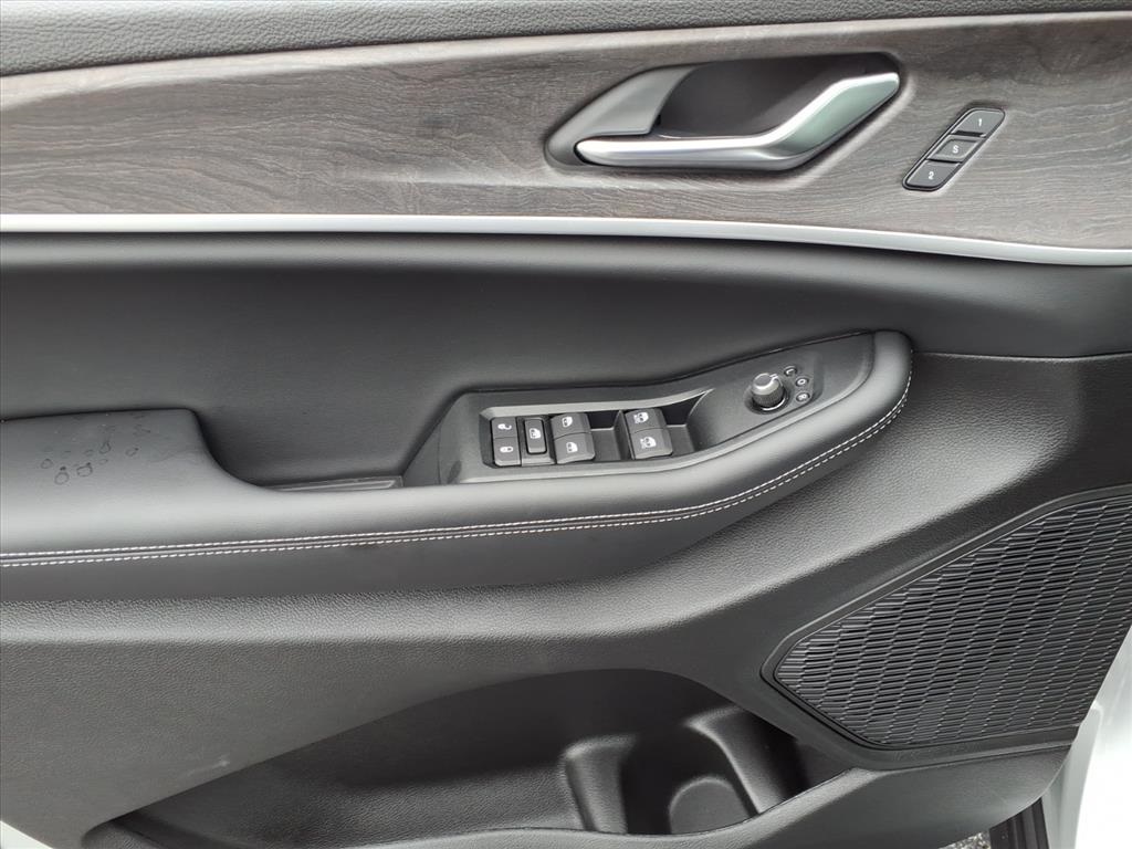 2025 Jeep Grand Cherokee Limited photo 3
