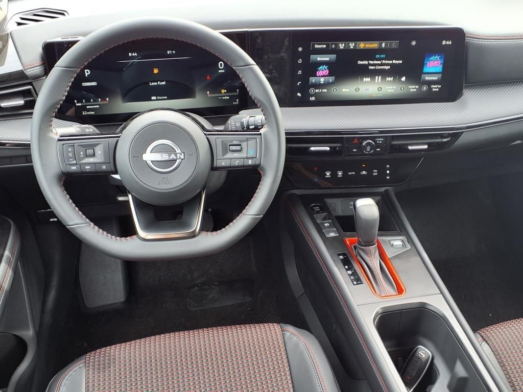 2025 Nissan Kicks SR photo 3
