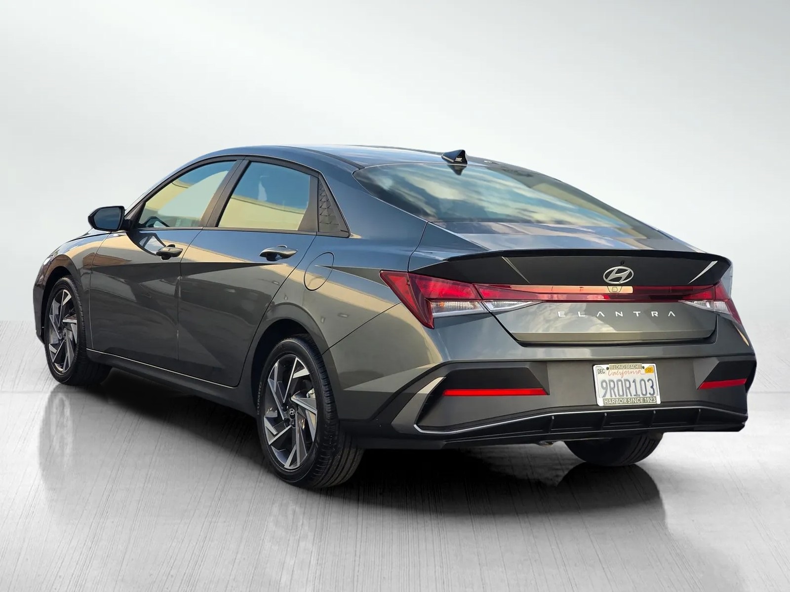 2025 Hyundai Elantra SEL Sport photo 4