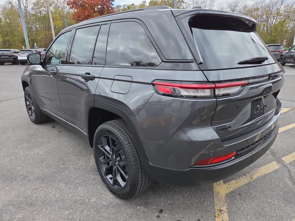 2025 Jeep Grand Cherokee Limited photo 4