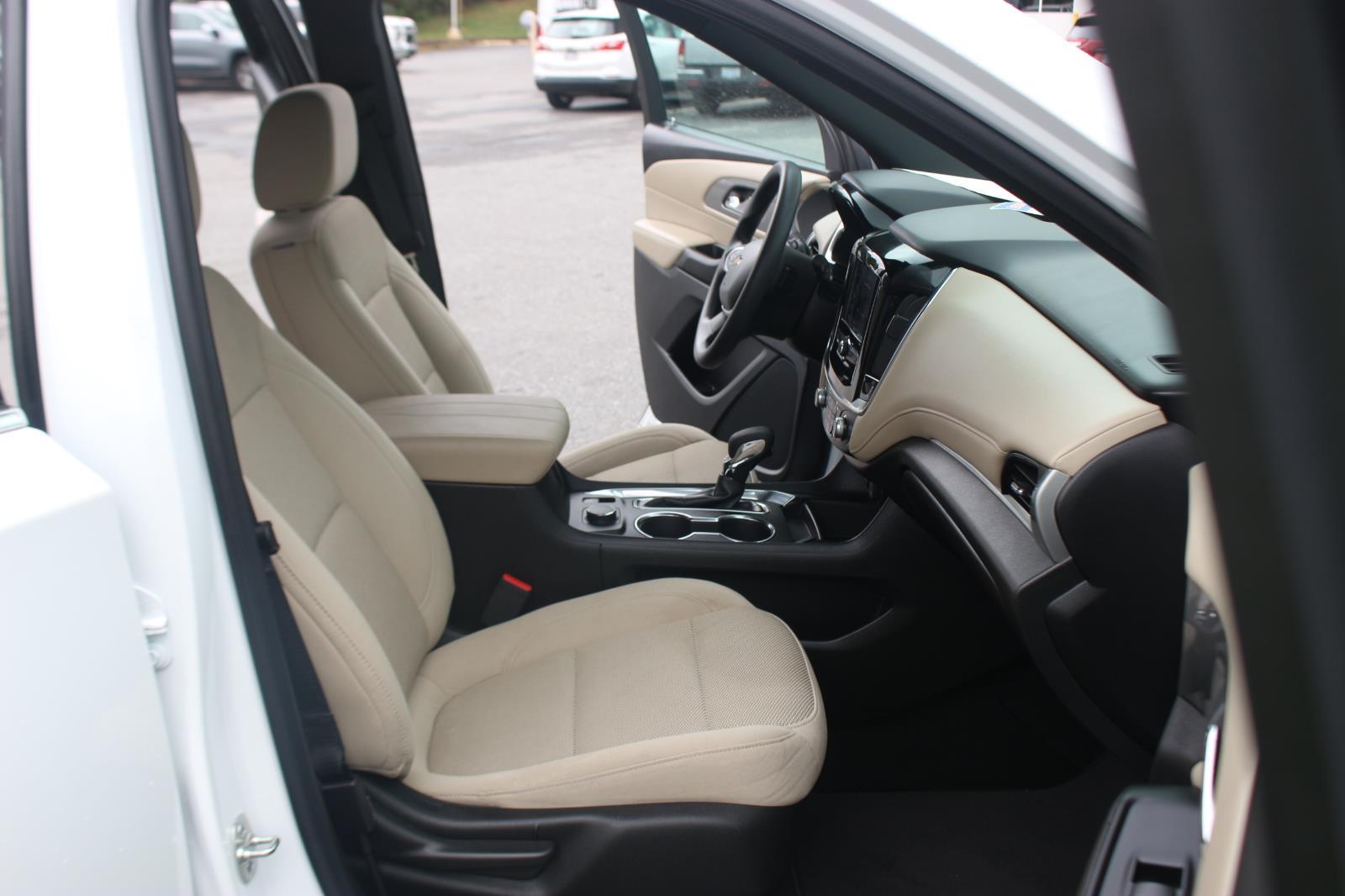 2023 Chevrolet Traverse LS photo 30