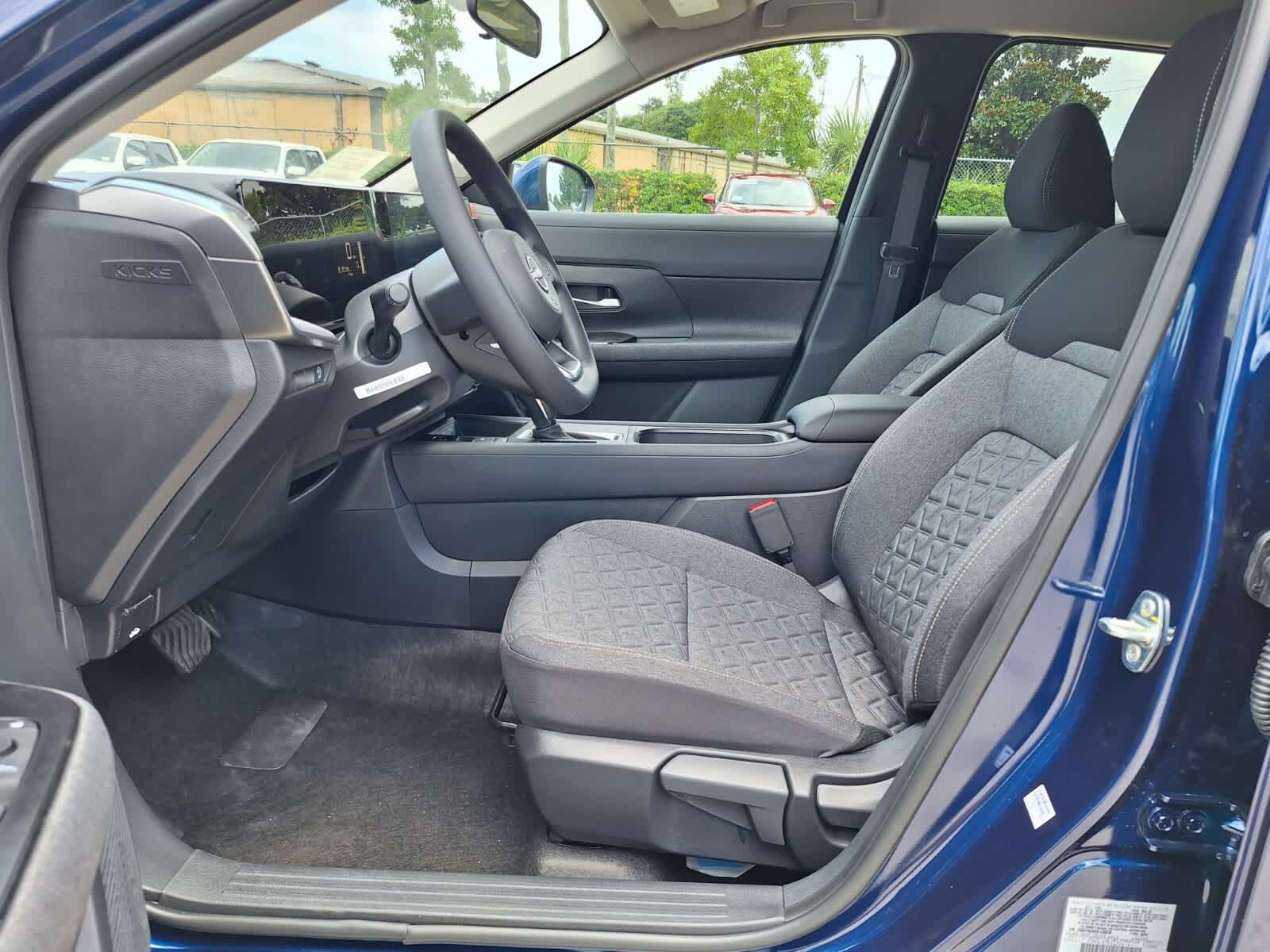 2025 Nissan Kicks SV photo 11