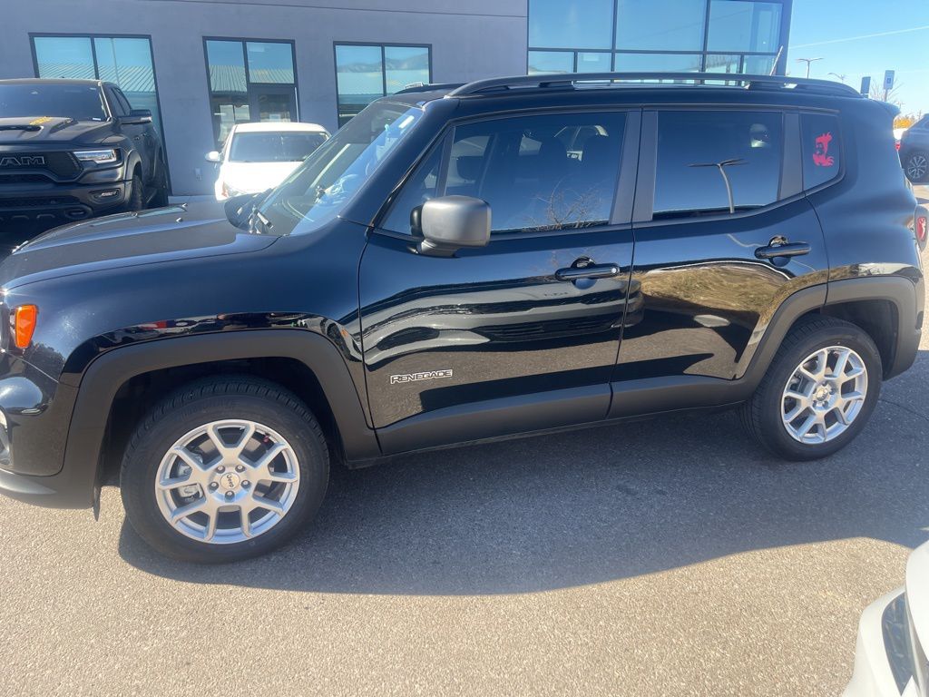 2023 Jeep Renegade Latitude photo 4