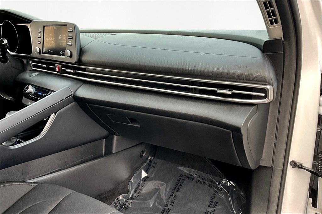 2022 Hyundai Elantra SEL photo 16