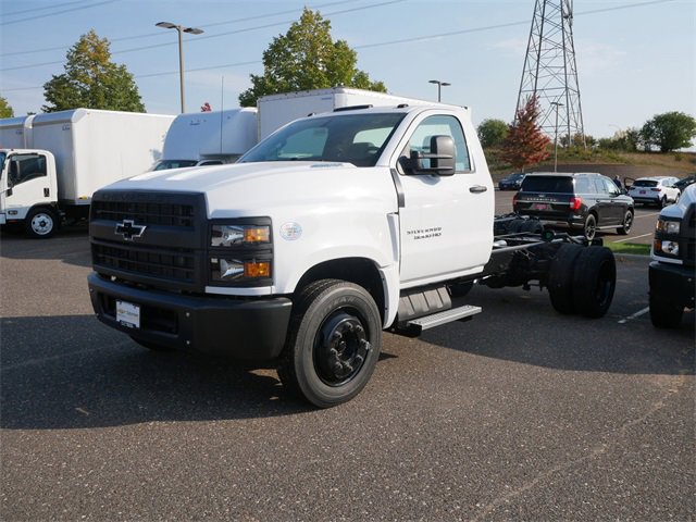 2024 Chevrolet Silverado 5500HD Work Truck photo 3
