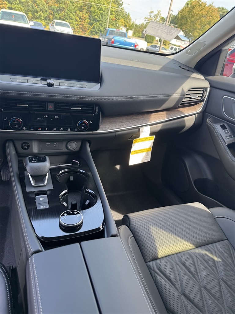 2026 Nissan Rogue Platinum photo 11