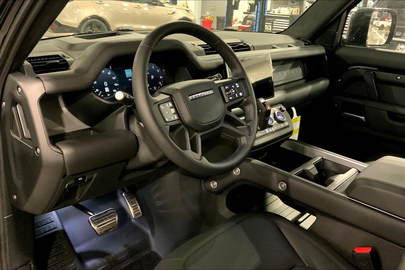 2025 Land Rover Defender 110 V8 photo 4