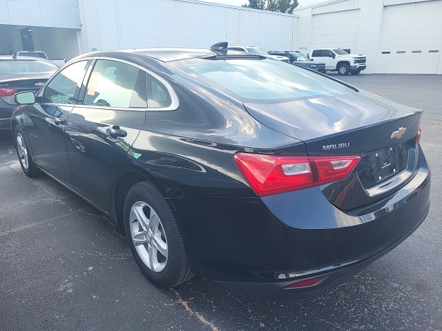 2024 Chevrolet Malibu 1LT photo 2