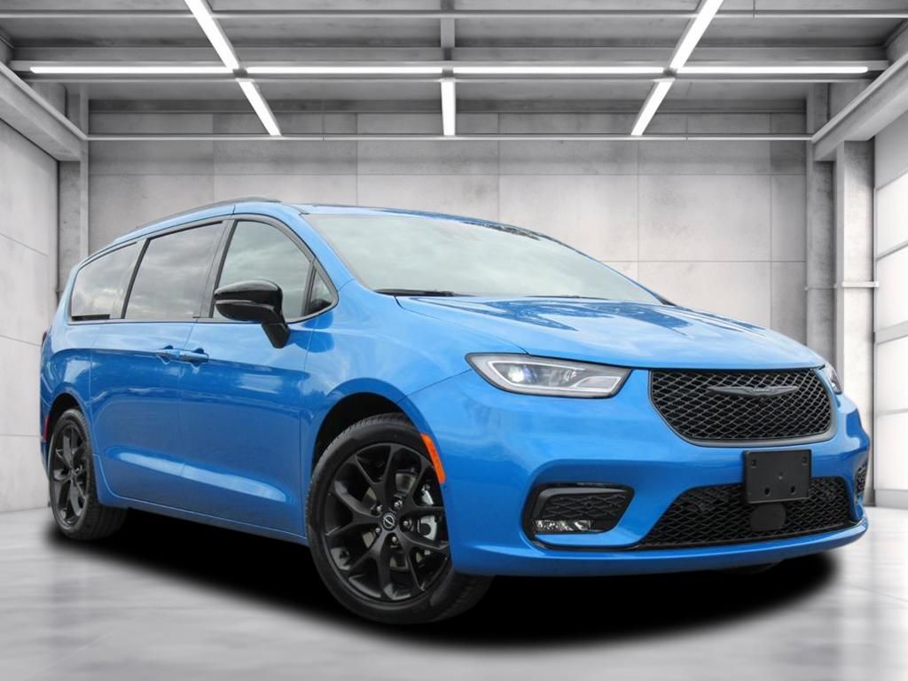 2026 Chrysler Pacifica Limited's photo