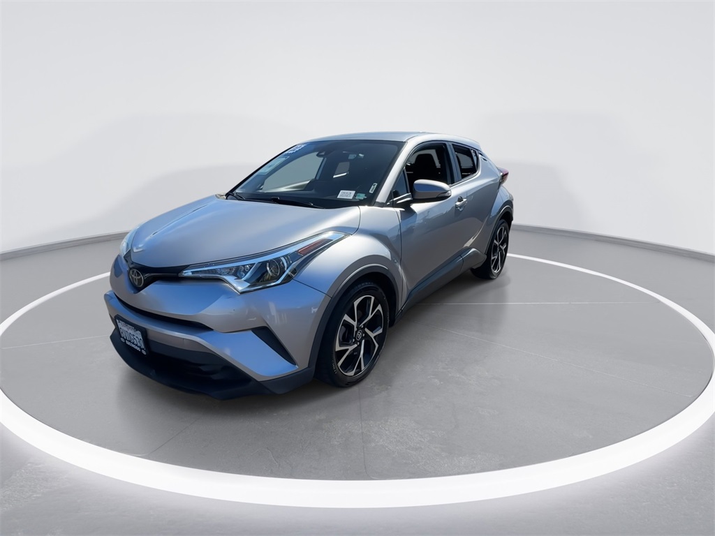 2019 Toyota C-HR XLE photo 5