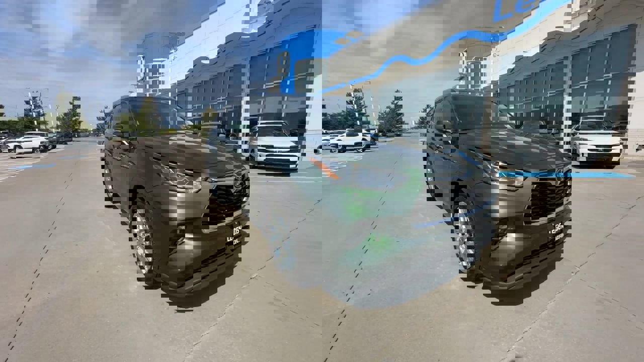 Used 2023 Toyota Highlander Limited with VIN 5TDKDRAH2PS500240 for sale in Kansas City