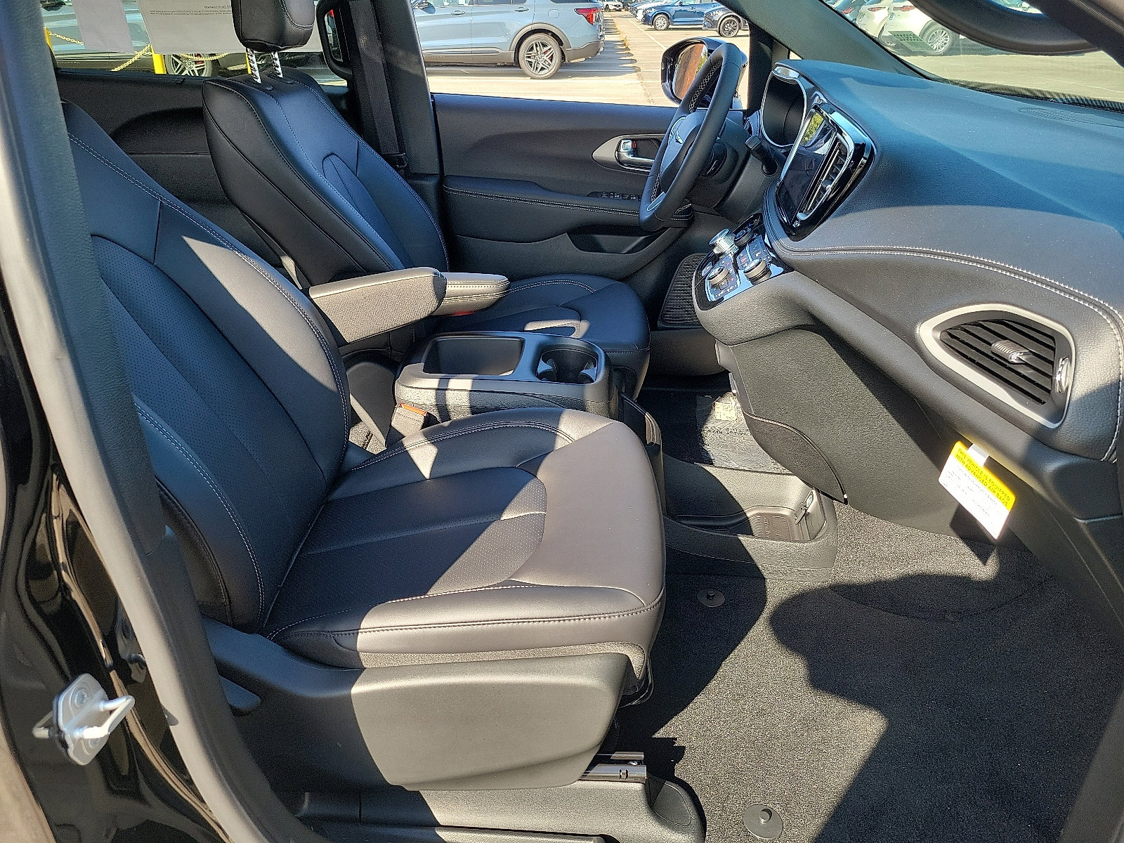 2026 Chrysler Pacifica photo 12