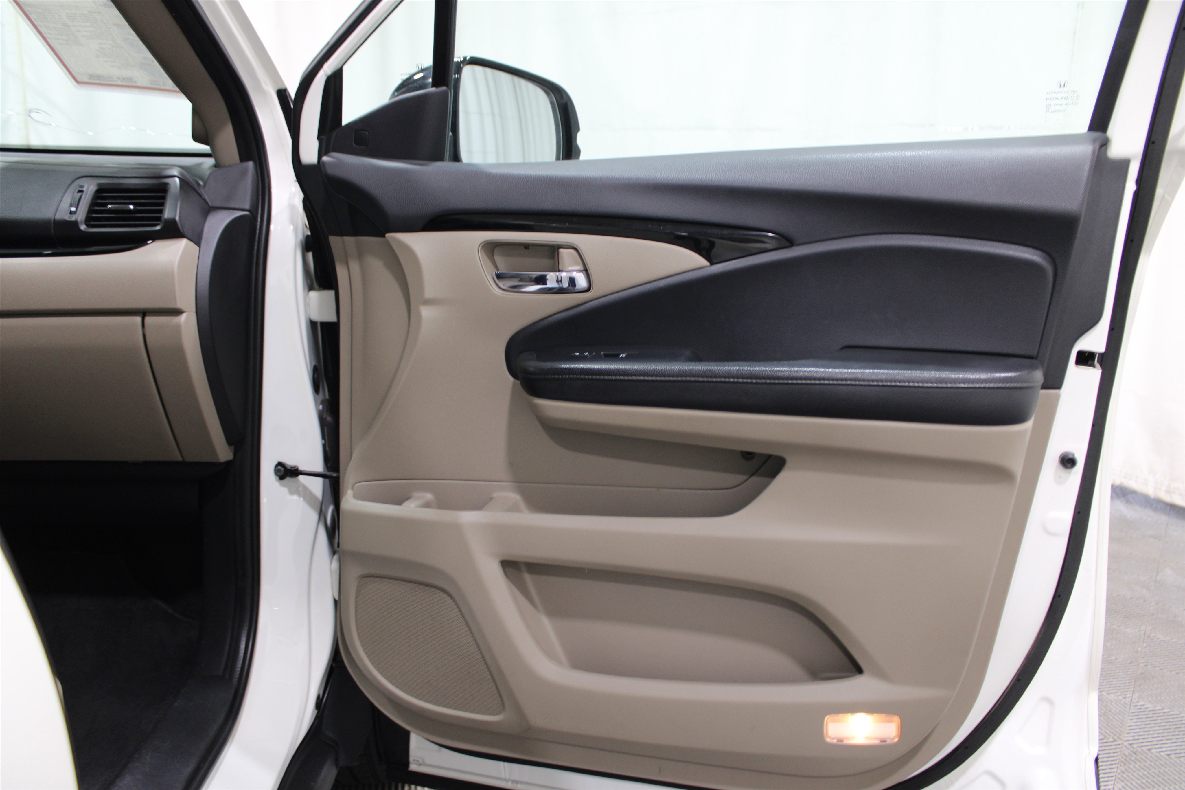 2019 Honda Ridgeline RTL-E photo 19