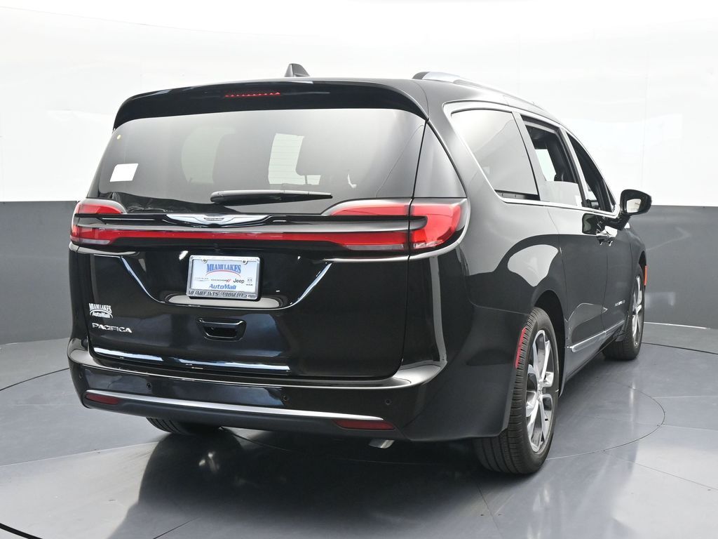 2026 Chrysler Pacifica Pinnacle's photo