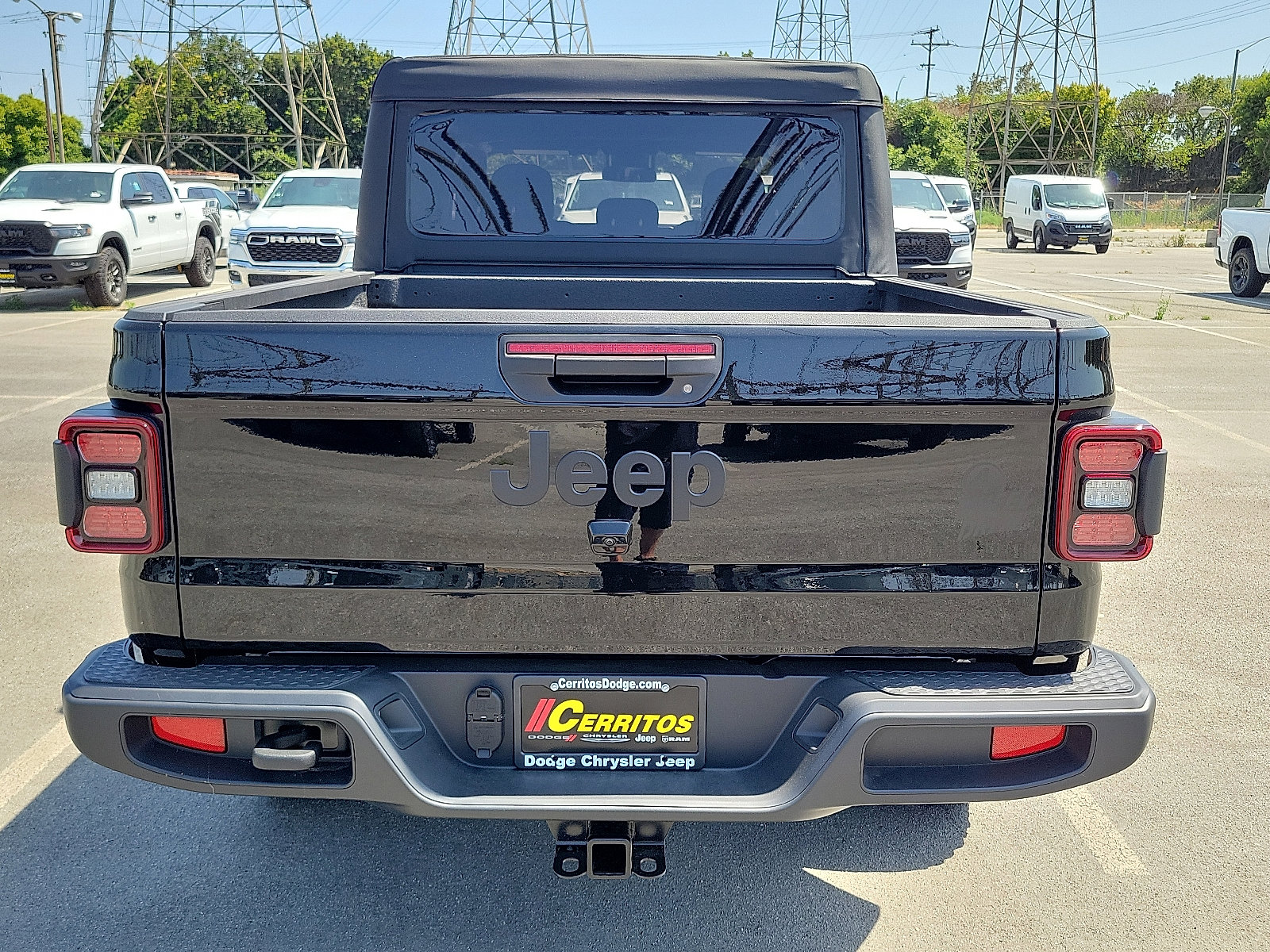 2025 Jeep Gladiator Willys photo 12