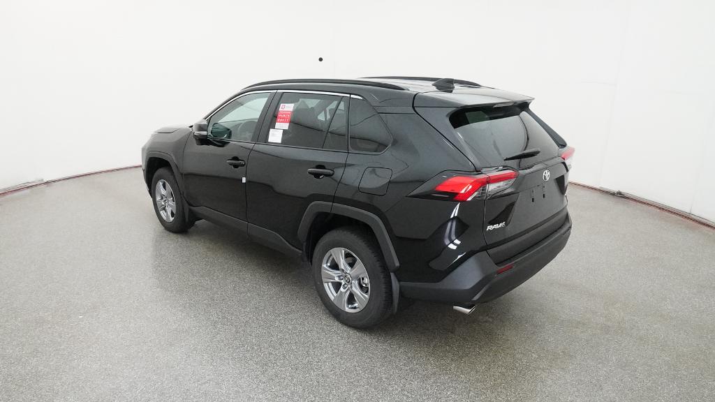 2025 Toyota RAV4 XLE photo 13