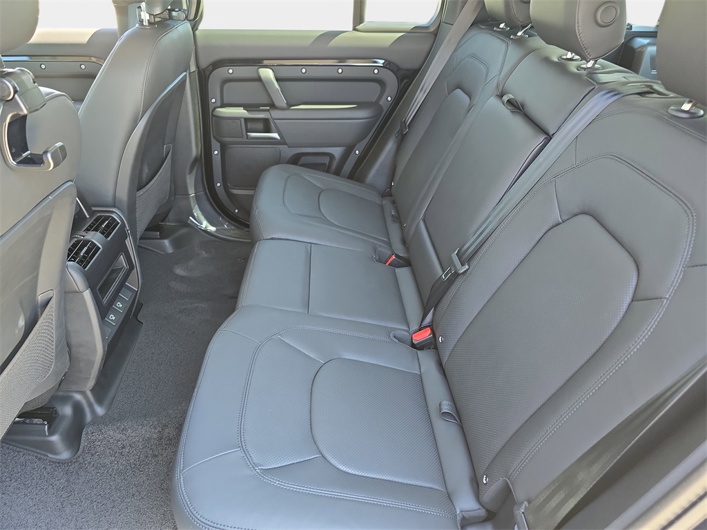 2025 Land Rover Defender 110 S photo 13