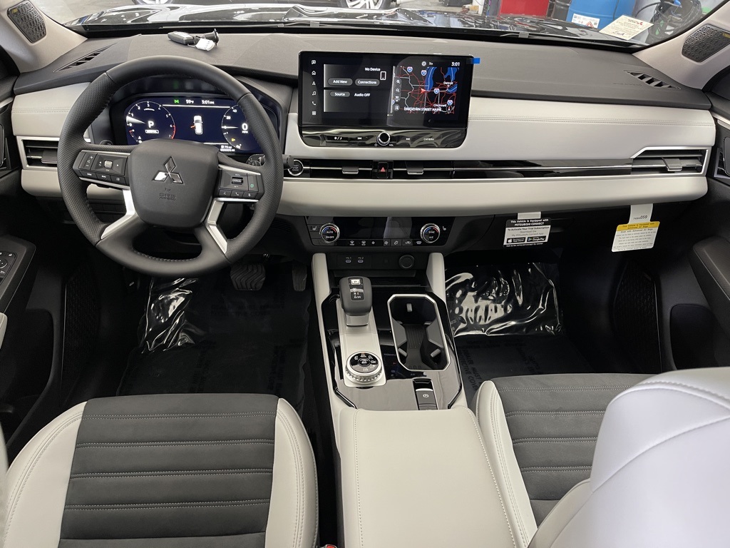 2025 Mitsubishi Outlander SE photo 8