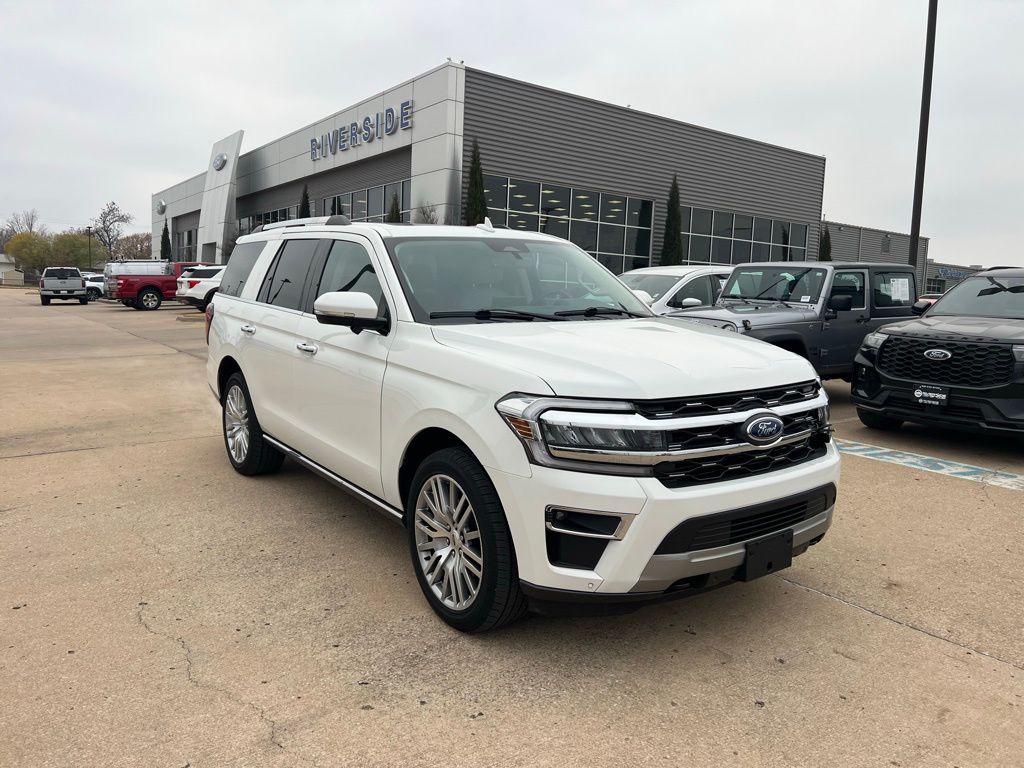 2024 Ford Expedition Limited's photo