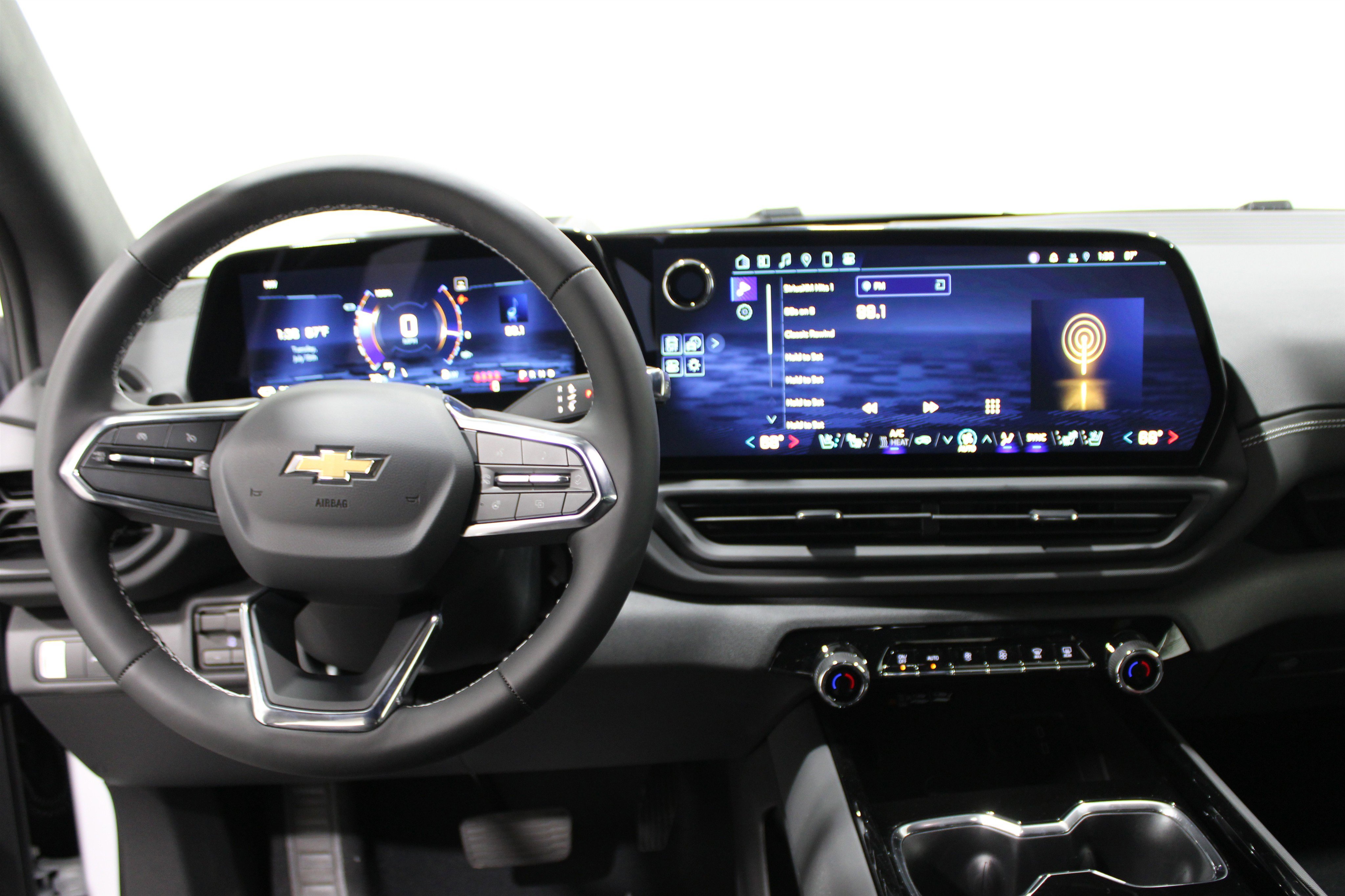 2025 Chevrolet Silverado EV LT photo 2