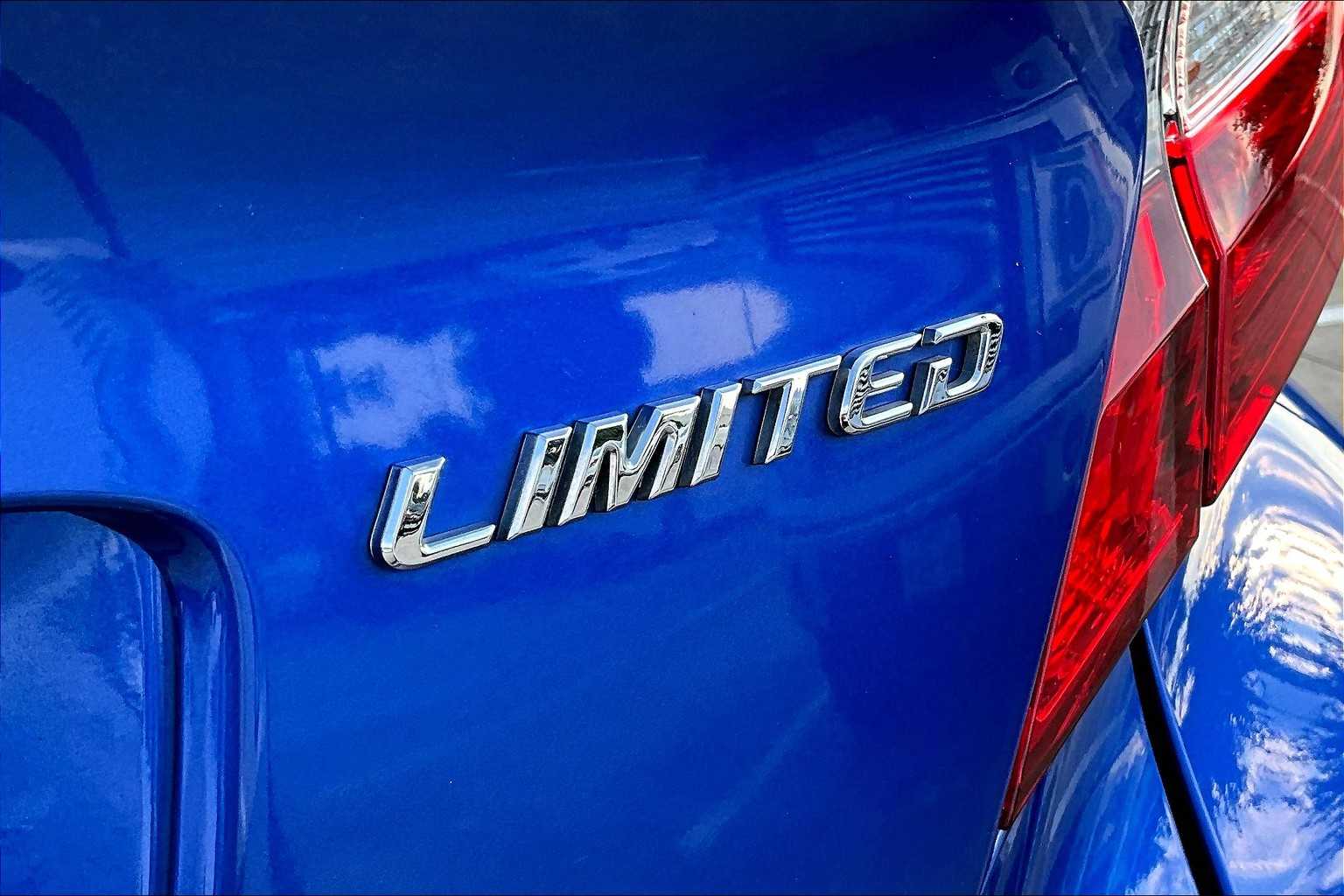 2020 Toyota C-HR Limited photo 9