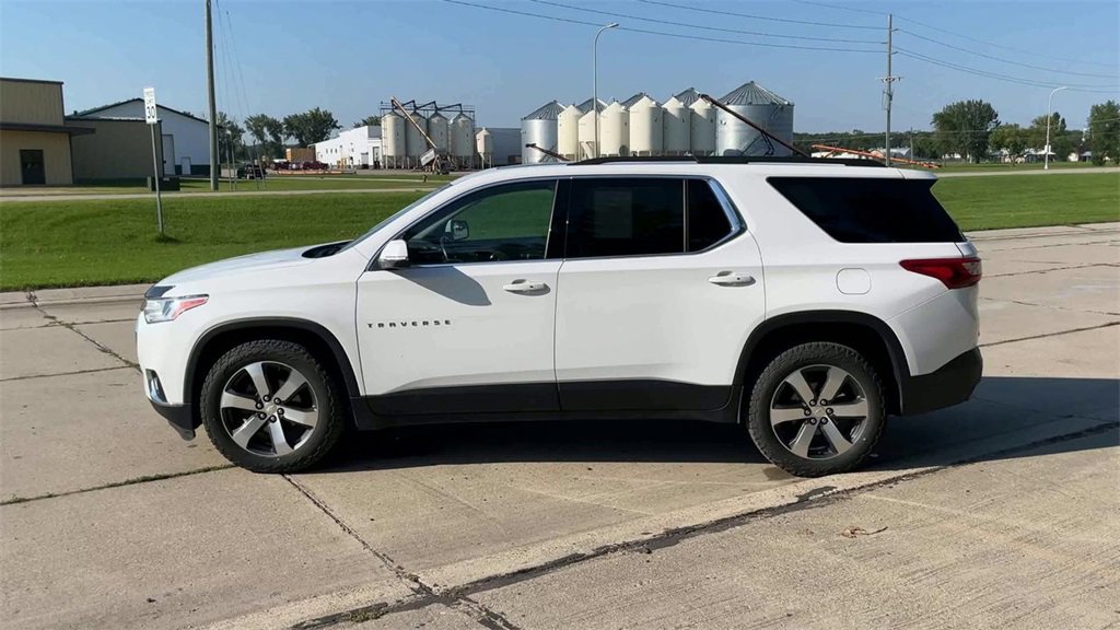 2021 Chevrolet Traverse Leather photo 3