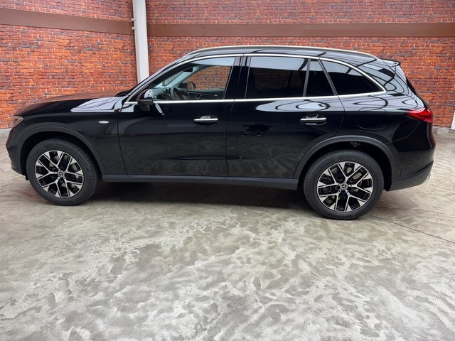 2025 Mercedes Benz GLC 350e 4MATIC photo 2