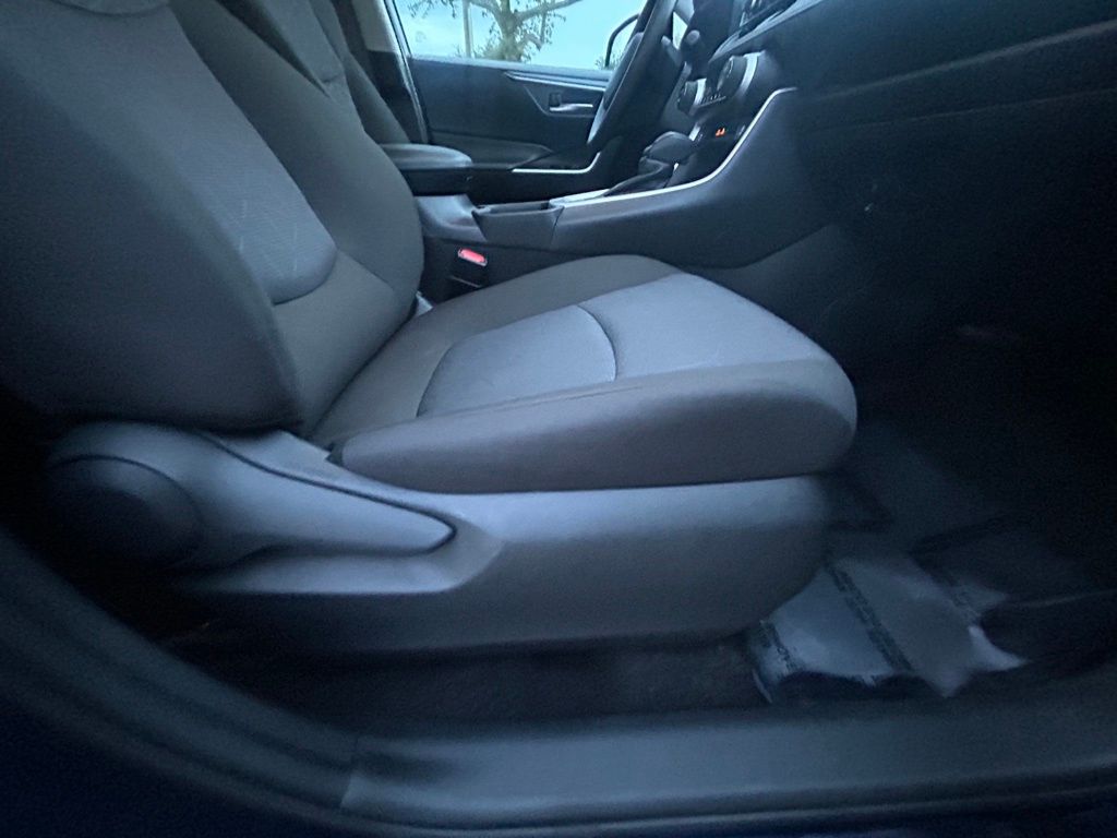 2024 Toyota RAV4 XLE photo 22