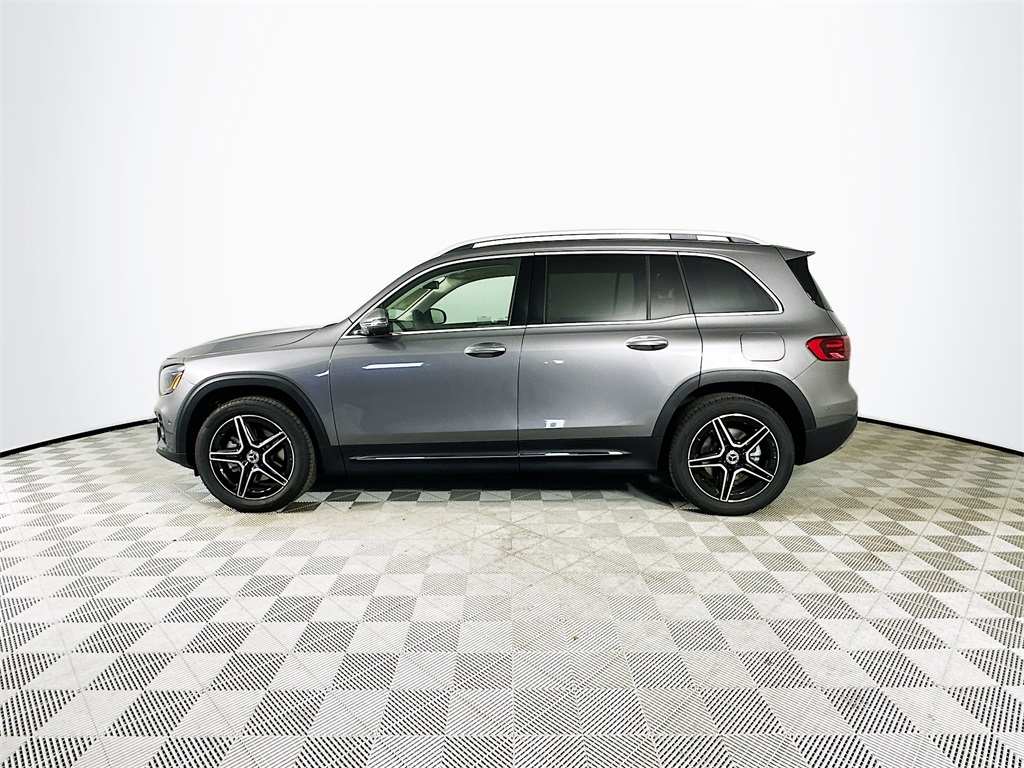 2026 Mercedes Benz GLB 250 photo 4