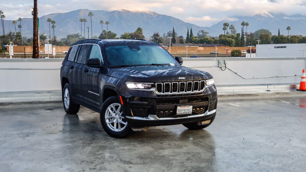 2025 Jeep Grand Cherokee L Laredo's photo