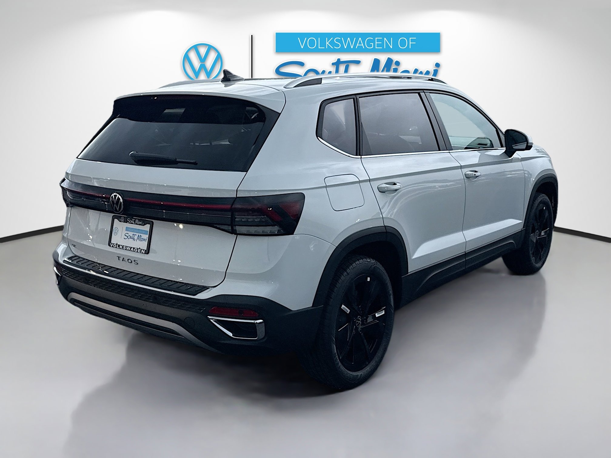 2025 Volkswagen Taos SE photo 4