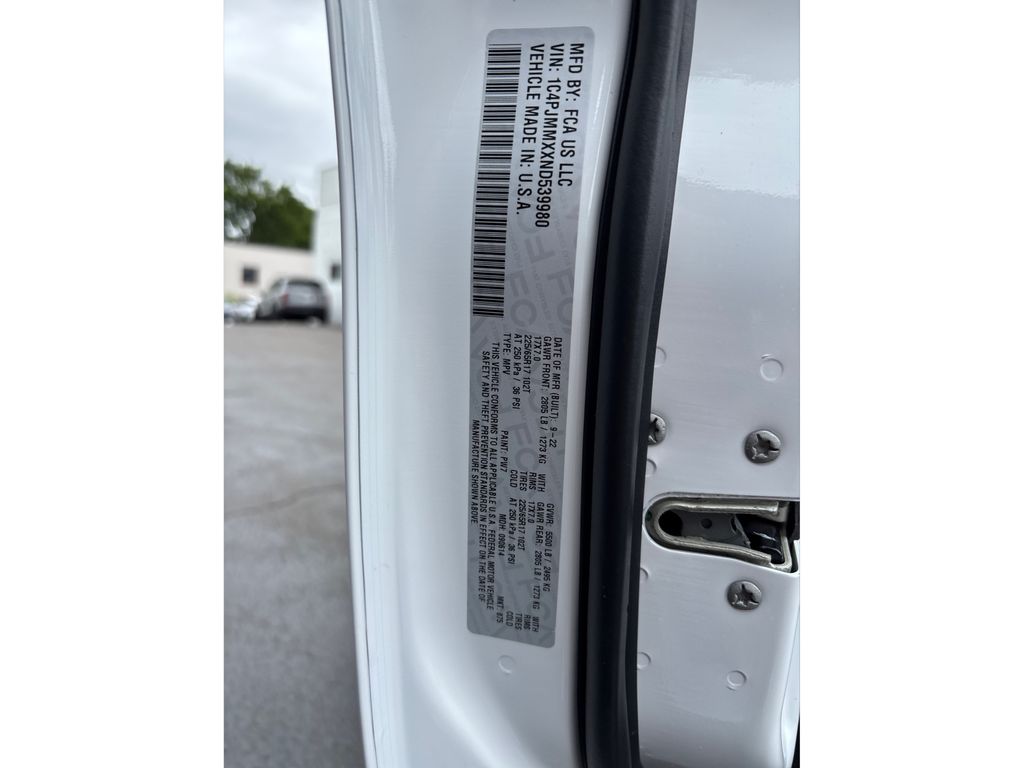 2022 Jeep Cherokee Latitude Lux photo 13