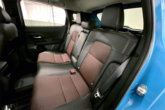 2025 Nissan Kicks SR photo 10