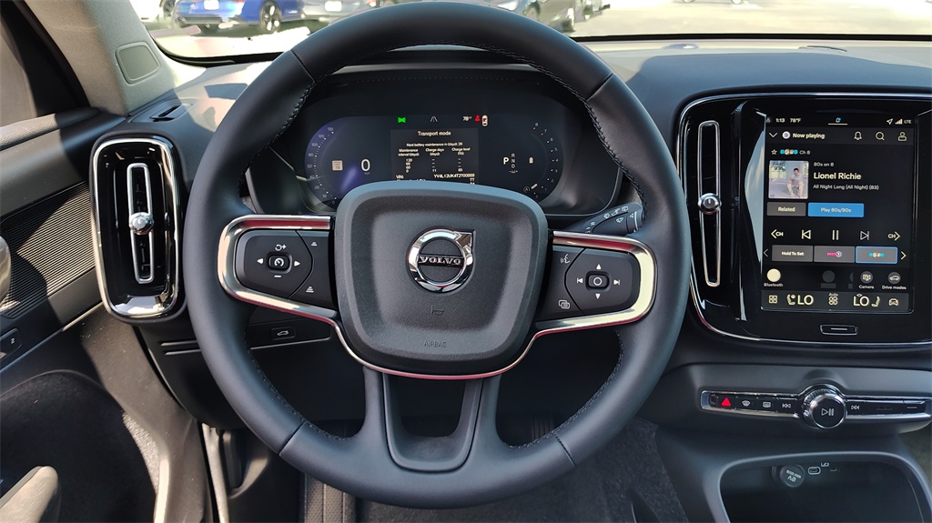 2026 Volvo XC40 Core photo 11