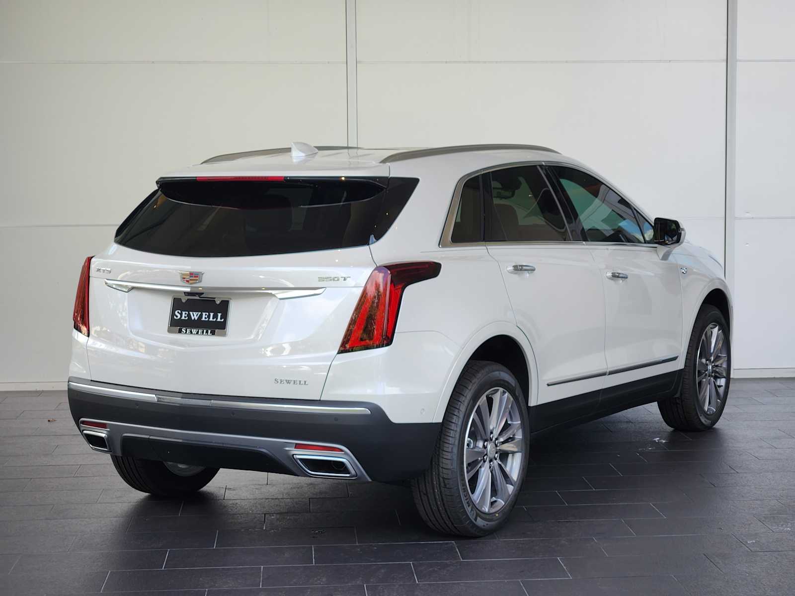 2025 Cadillac XT5 Premium Luxury photo 3