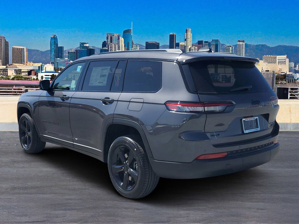 2025 Jeep Grand Cherokee Limited photo 2