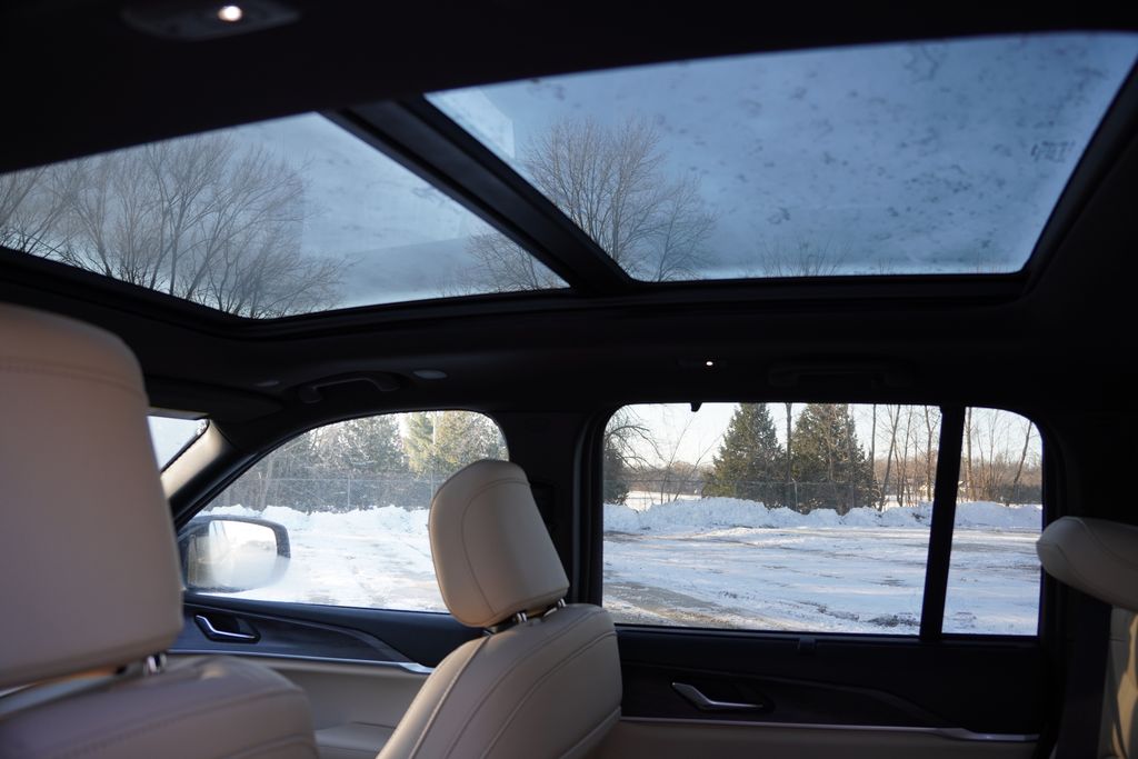 2024 Jeep Grand Cherokee Limited photo 4