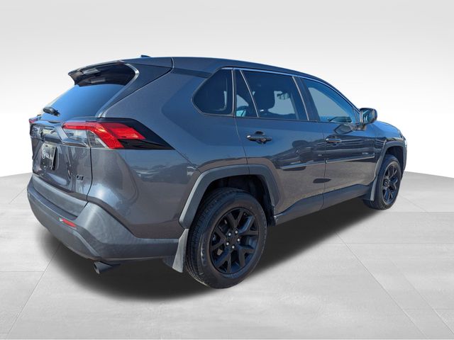 2022 Toyota RAV4 LE photo 3