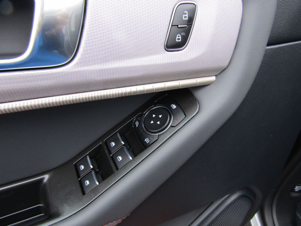 2025 Ford Explorer photo 10