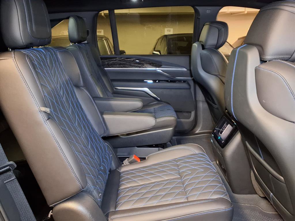 2026 Cadillac Escalade IQ Luxury photo 3