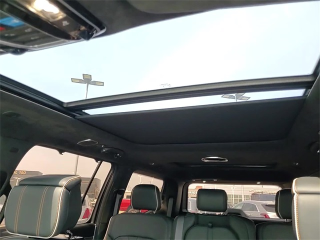 2023 Jeep Grand Wagoneer III photo 20
