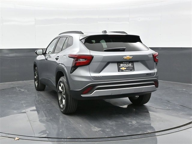 2025 Chevrolet Trax LT photo 4