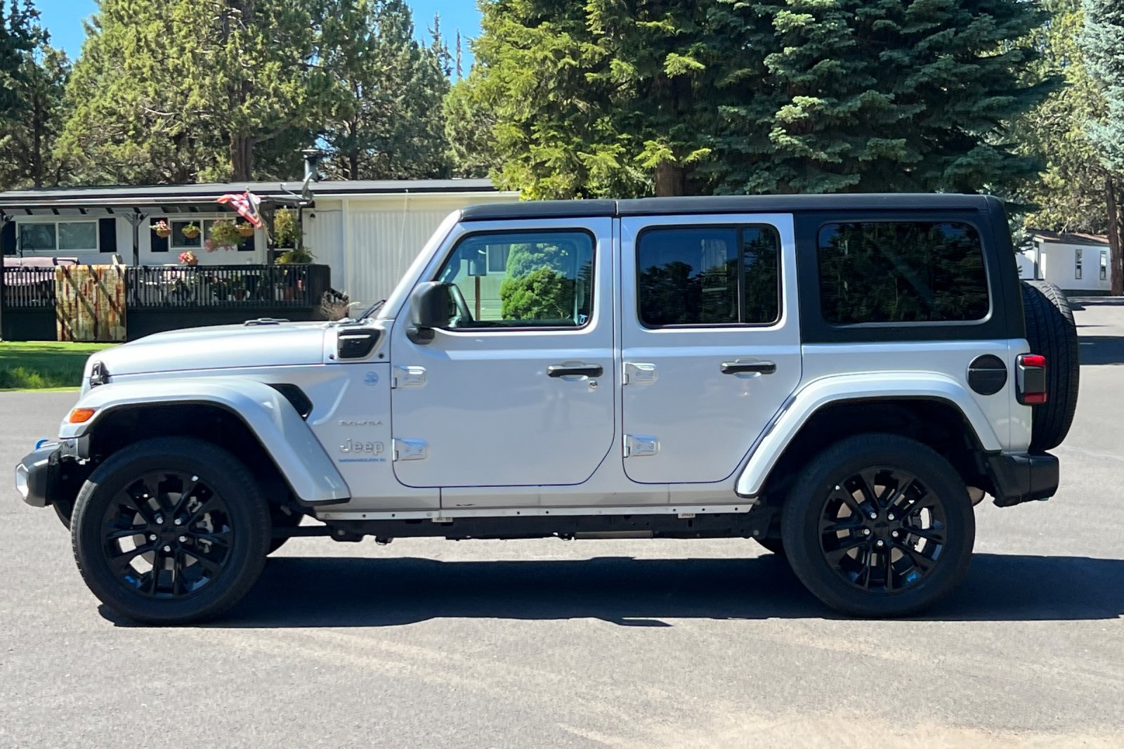 2023 Jeep Wrangler Sahara 4xe photo 6