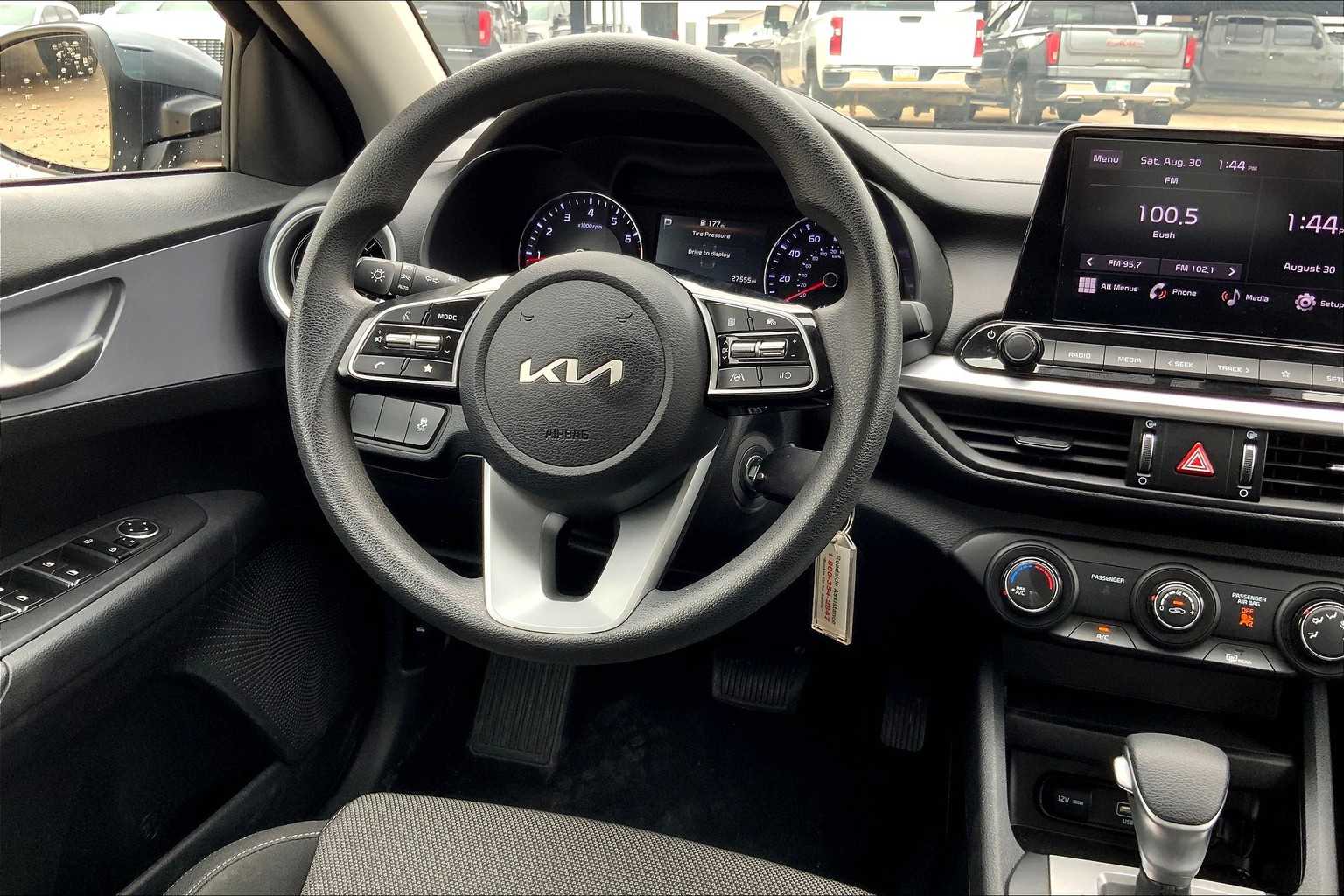 2024 Kia Forte LXS photo 5