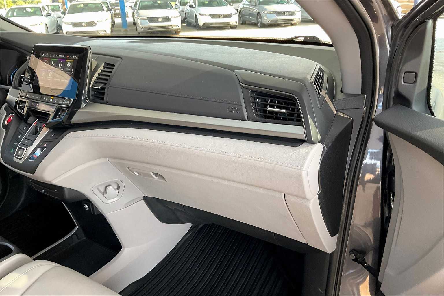 2019 Honda Odyssey Touring photo 17