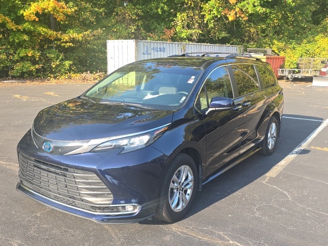 2024 Toyota Sienna XLE photo 4