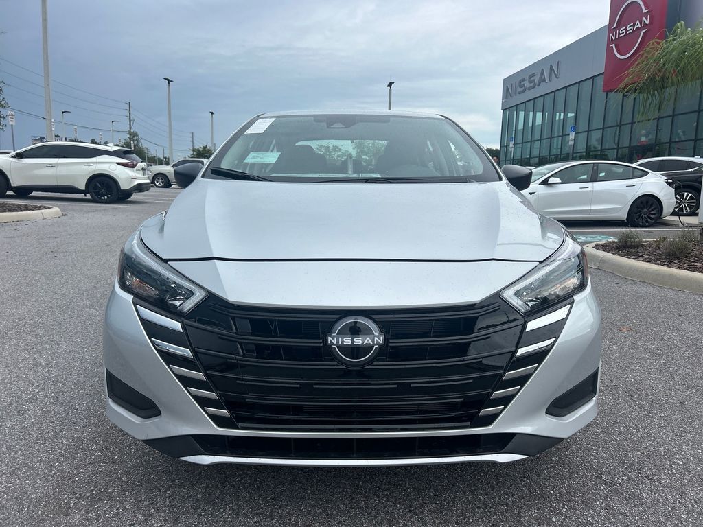 2025 Nissan Versa 1.6 S photo 2