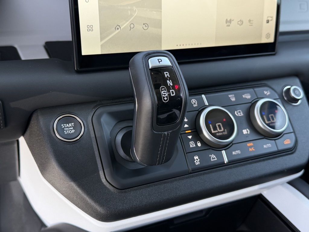 2025 Land Rover Defender 130 S photo 20