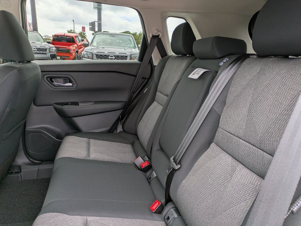 2026 Nissan Rogue SV photo 12