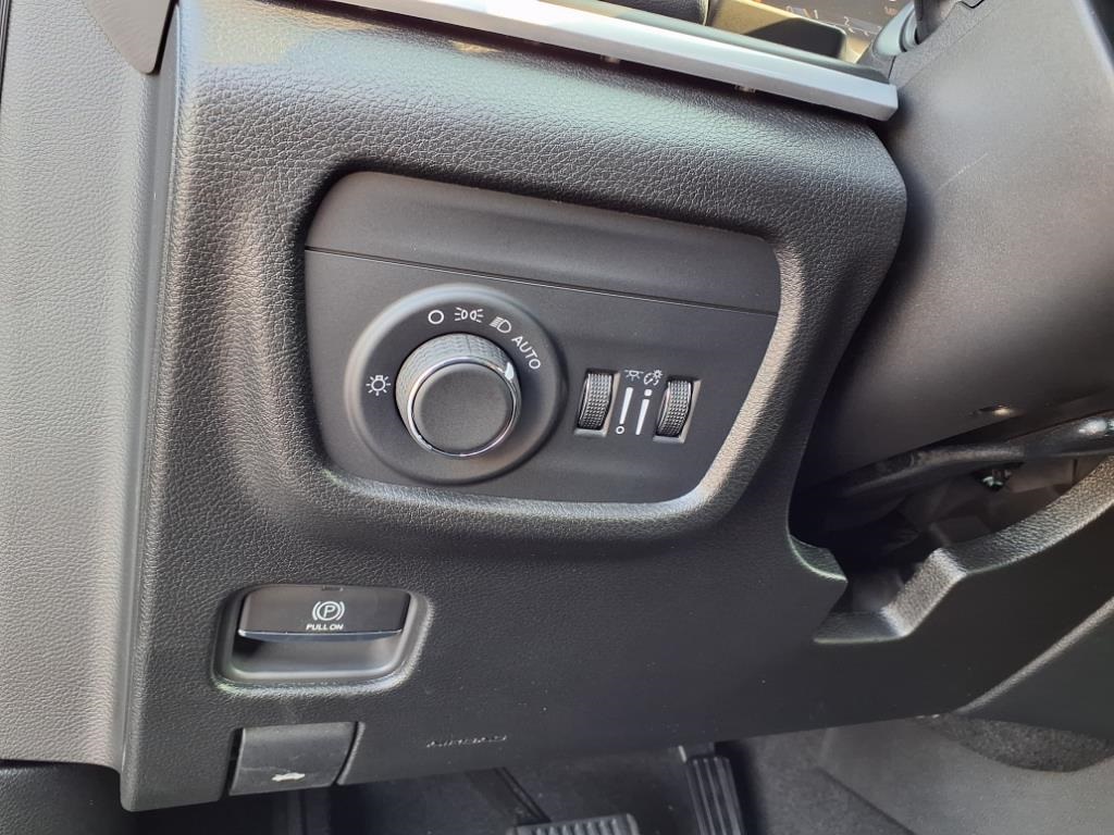 2025 Jeep Grand Cherokee Laredo Altitude photo 6